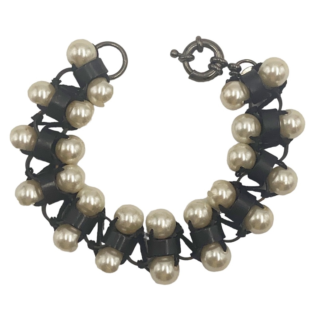 LEE ANGEL Vintage Woven Bracelet black metal with whit/creamy glass pearls
